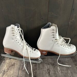 Riedell Model 223 Stride Ladies Figure Skates